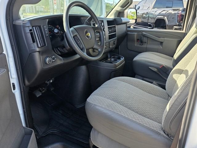 2024 Chevrolet Express Passenger 3500 1LT