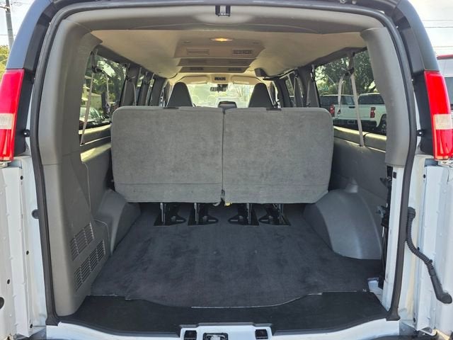 2024 Chevrolet Express Passenger 3500 1LT