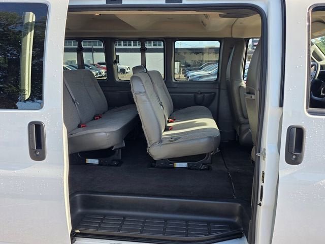 2024 Chevrolet Express Passenger 3500 1LT
