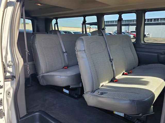 2024 Chevrolet Express Passenger 3500 1LT