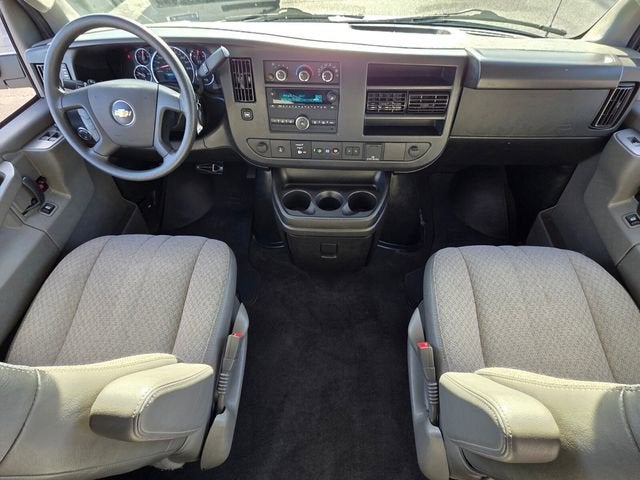 2024 Chevrolet Express Passenger 3500 1LT