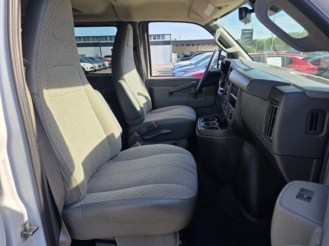 2024 Chevrolet Express Passenger 3500 1LT