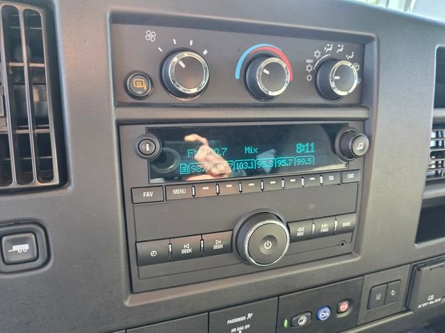 2024 Chevrolet Express Passenger 3500 1LT