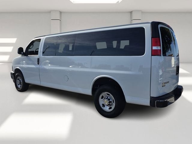 2024 Chevrolet Express Passenger 3500 1LT