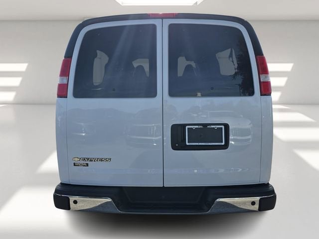 2024 Chevrolet Express Passenger 3500 1LT