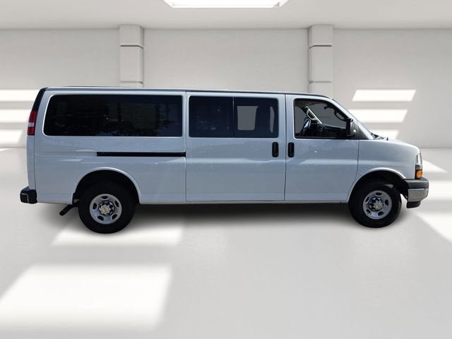 2024 Chevrolet Express Passenger 3500 1LT