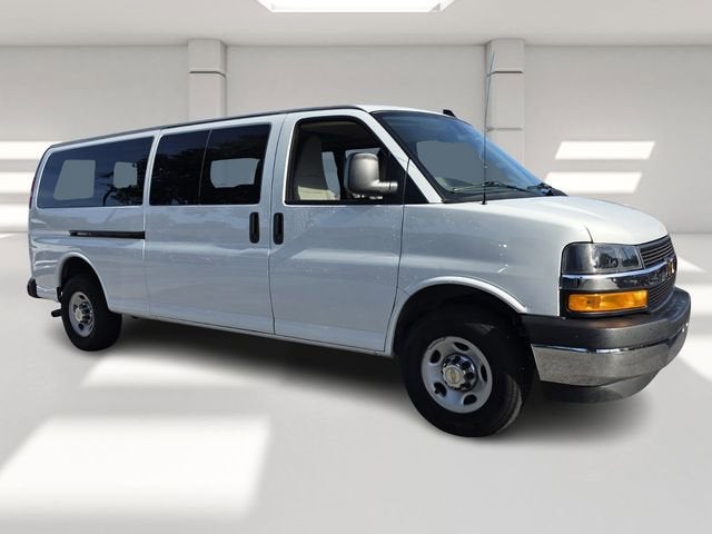2024 Chevrolet Express Passenger 3500 1LT