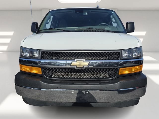 2024 Chevrolet Express Passenger 3500 1LT