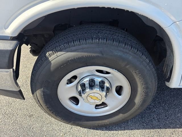 2024 Chevrolet Express Passenger 3500 1LT