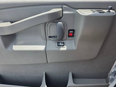 2024 Chevrolet Express Passenger 3500 1LT