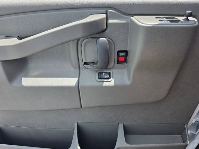 2024 Chevrolet Express Passenger 3500 1LT