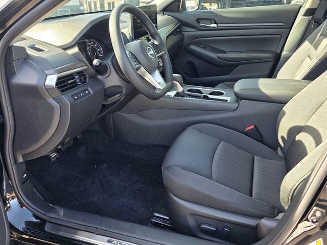 2025 Nissan Altima SV - Photo 9