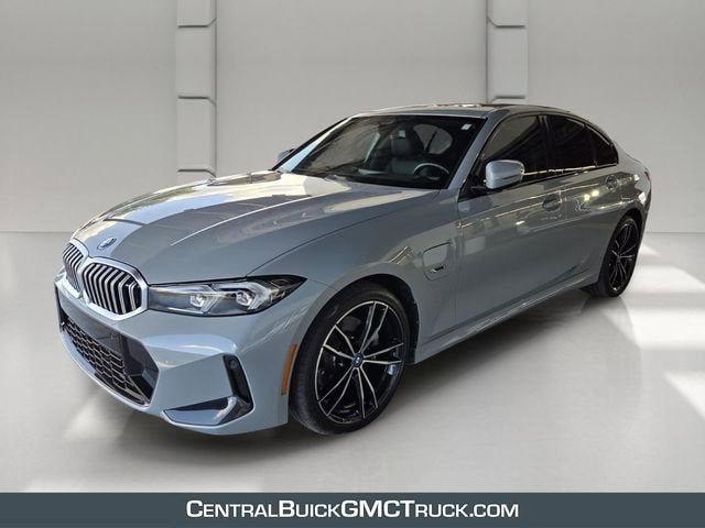 2023 BMW 3 Series 330e Sedan's photo