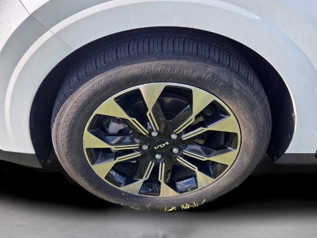 2024 Kia Carnival EX - Photo 9