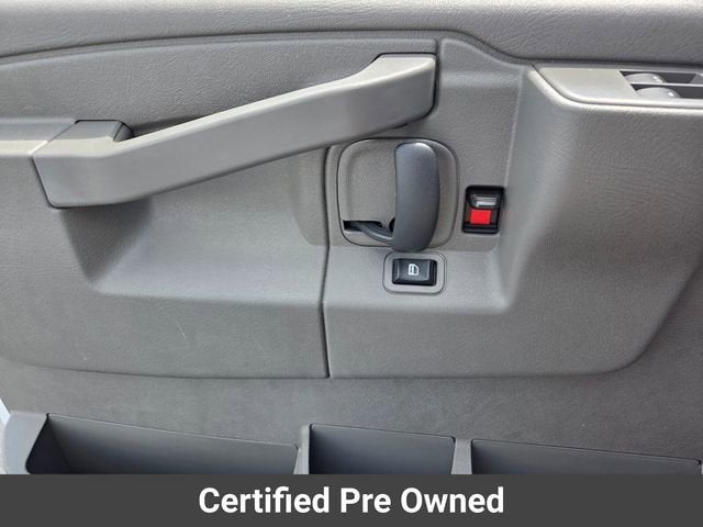 2024 Chevrolet Express Passenger 3500 1LT