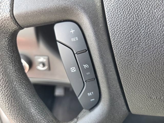 2024 Chevrolet Express Passenger 3500 1LT