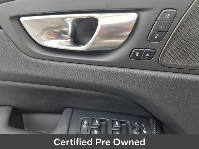 2024 Volvo XC60 Ultimate Dark Theme