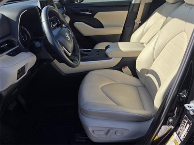 2024 Toyota Highlander LE