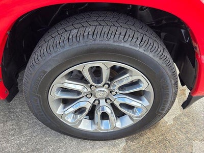 2021 RAM 1500 Laramie 4x4 Crew Cab 5'7" Box