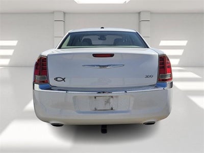 2014 Chrysler 300 4dr Sdn RWD
