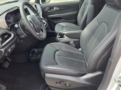 2027 Chrysler Pacifica Select FWD