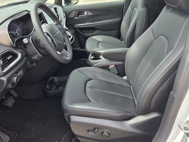 2027 Chrysler Pacifica Select FWD