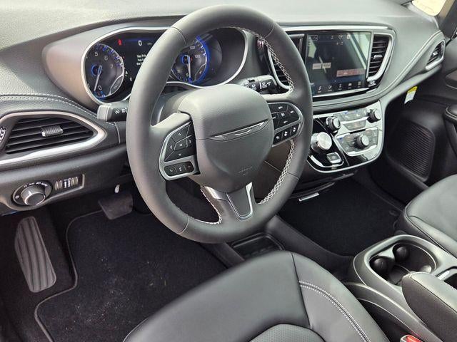 2027 Chrysler Pacifica Select FWD