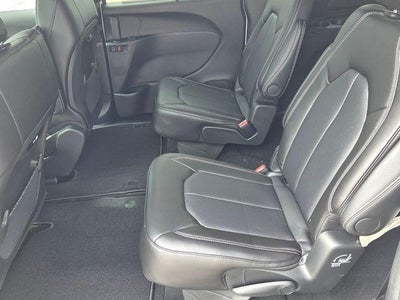 2027 Chrysler Pacifica Select FWD