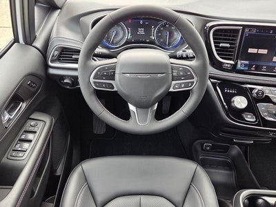 2027 Chrysler Pacifica Select FWD