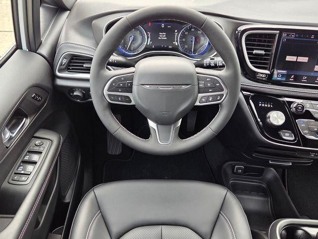 2027 Chrysler Pacifica Select FWD