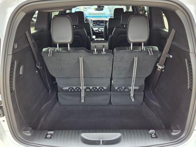 2027 Chrysler Pacifica Select FWD