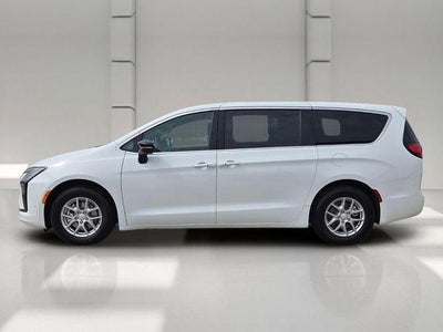 2027 Chrysler Pacifica Select FWD
