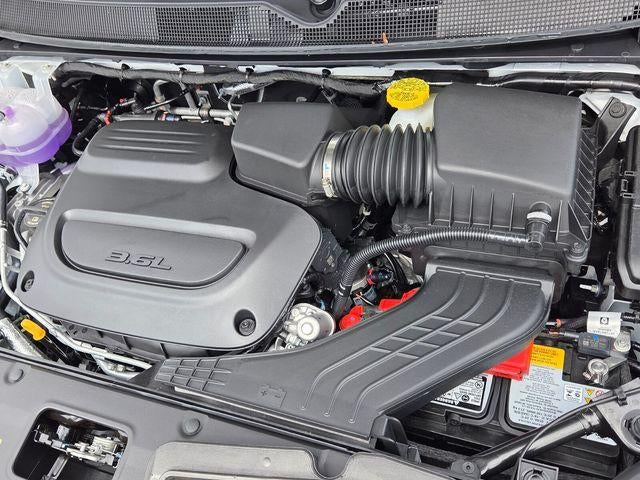 2027 Chrysler Pacifica Select FWD