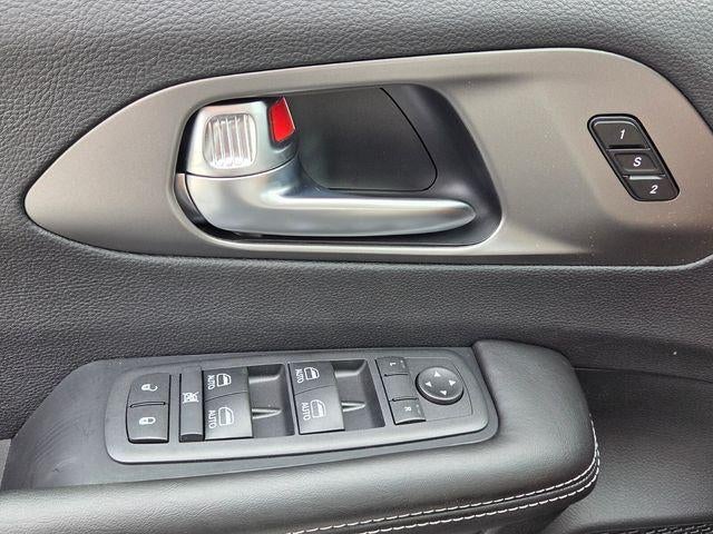 2027 Chrysler Pacifica Select FWD