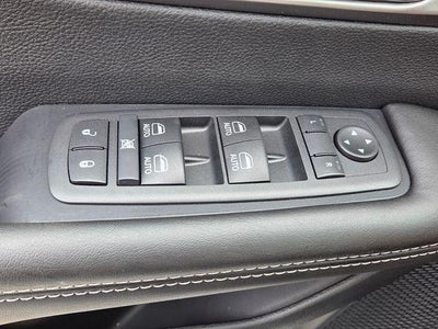 2027 Chrysler Pacifica Select FWD