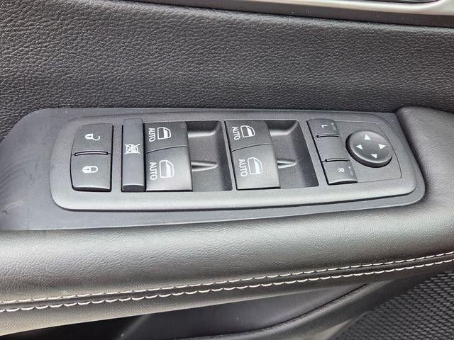 2027 Chrysler Pacifica Select FWD