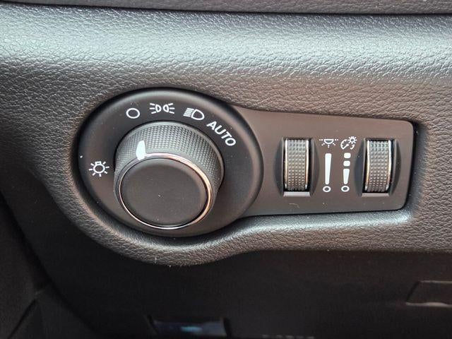 2027 Chrysler Pacifica Select FWD