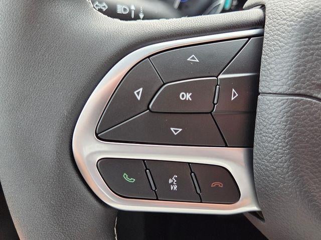 2027 Chrysler Pacifica Select FWD