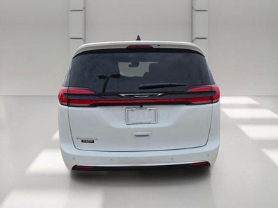 2027 Chrysler Pacifica Select FWD