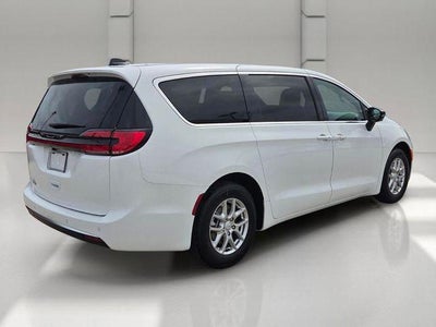 2027 Chrysler Pacifica Select FWD
