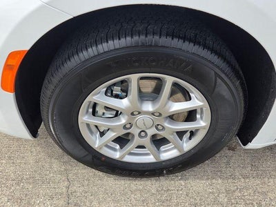 2027 Chrysler Pacifica Select FWD