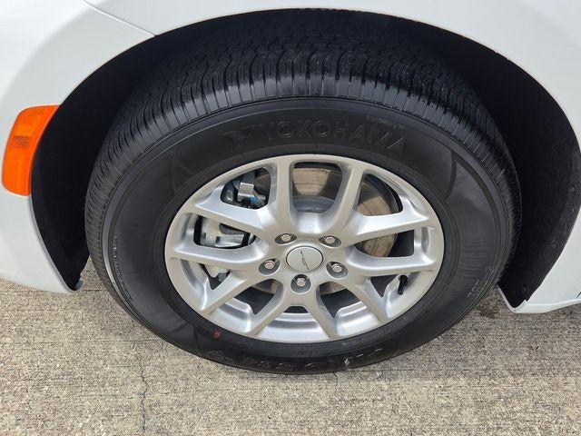 2027 Chrysler Pacifica Select FWD