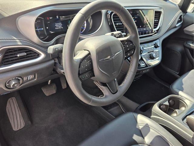 2024 Chrysler Pacifica PHEV Select - Photo 11