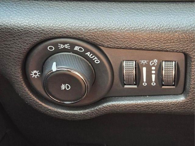 2024 Chrysler Pacifica PHEV Select - Photo 31