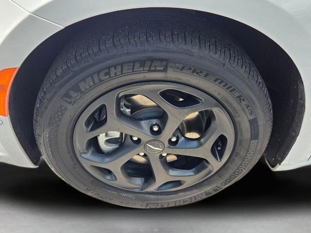 2024 Chrysler Pacifica PHEV Select - Photo 9